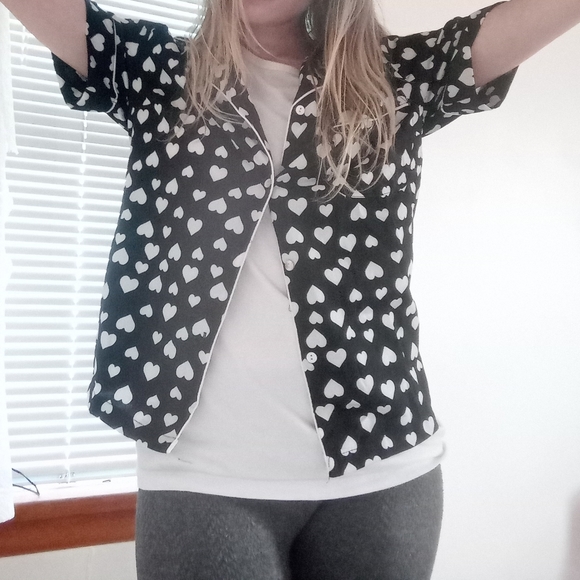 TABITHA WEBB - Heart Printed Pajama Set in Black and White - Picture 3 of 13